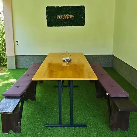 Tri šešira