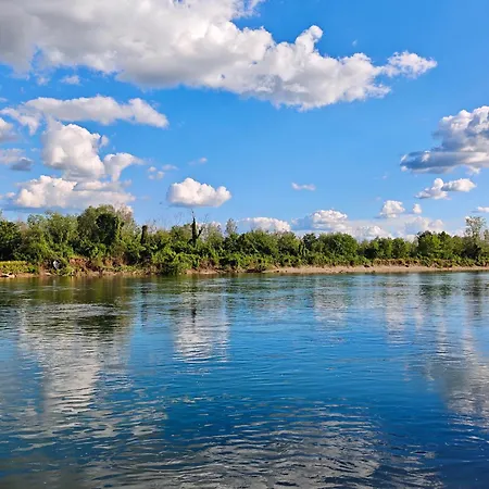 Tri šešira Bijeljina